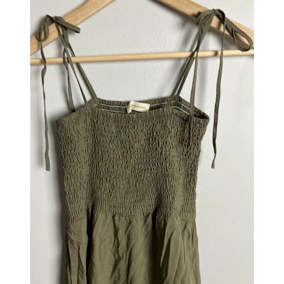 Urban Outfitters Olive Green Smocked Jumpsuit Wide Leg Adjustable Straps Boho XS - Picture 4 of 9